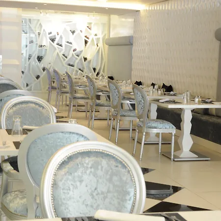 Adams & (adults Only) Szálloda