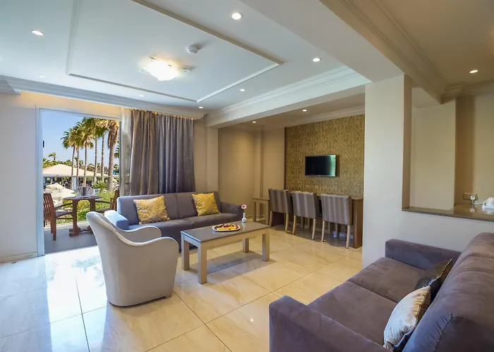 Adams & (adults Only) Hotell 5*