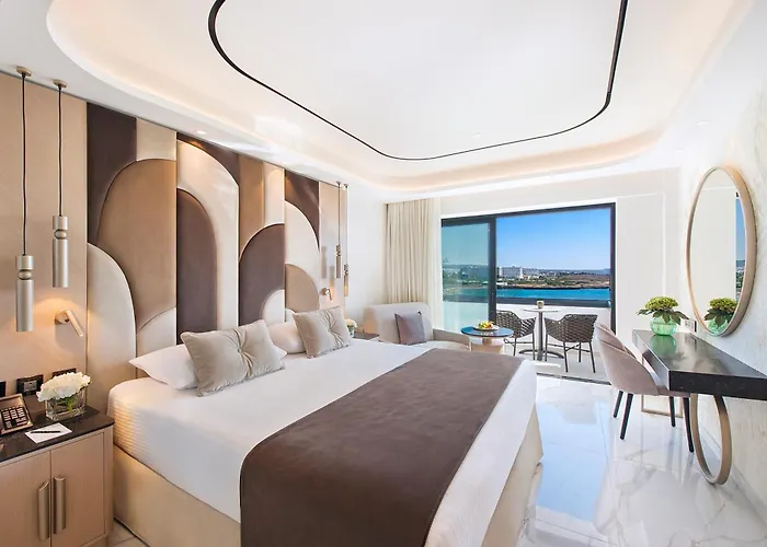 Adams & (adults Only) Hotell 5*