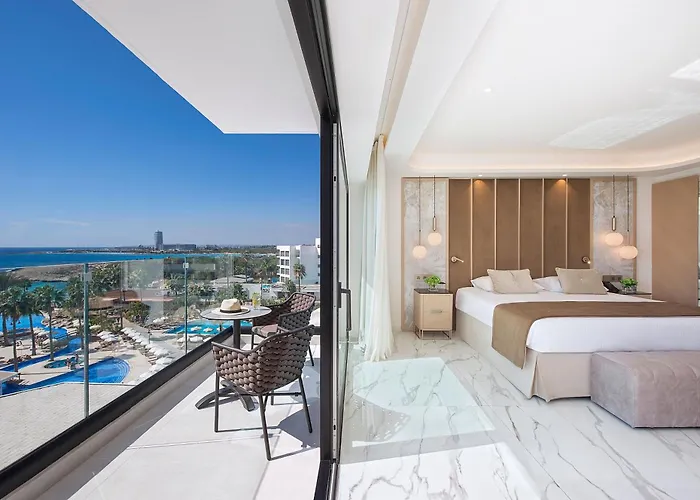 Adams & (adults Only) Hotell 5*